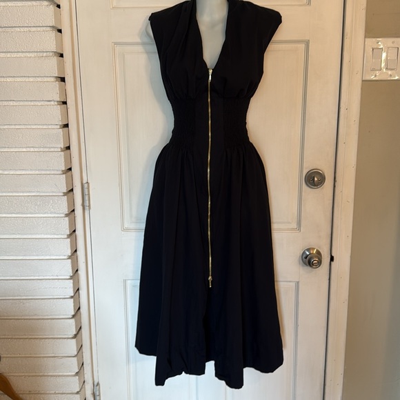 The Tommie Cap-Sleeve Smocked Front-Zip Midi Shirt
100% cotton Dress - Picture 8 of 17